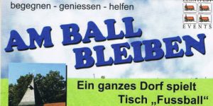Am Ball Bleiben! Ein ganzes Dorf spielt Tisch-„Fussball“