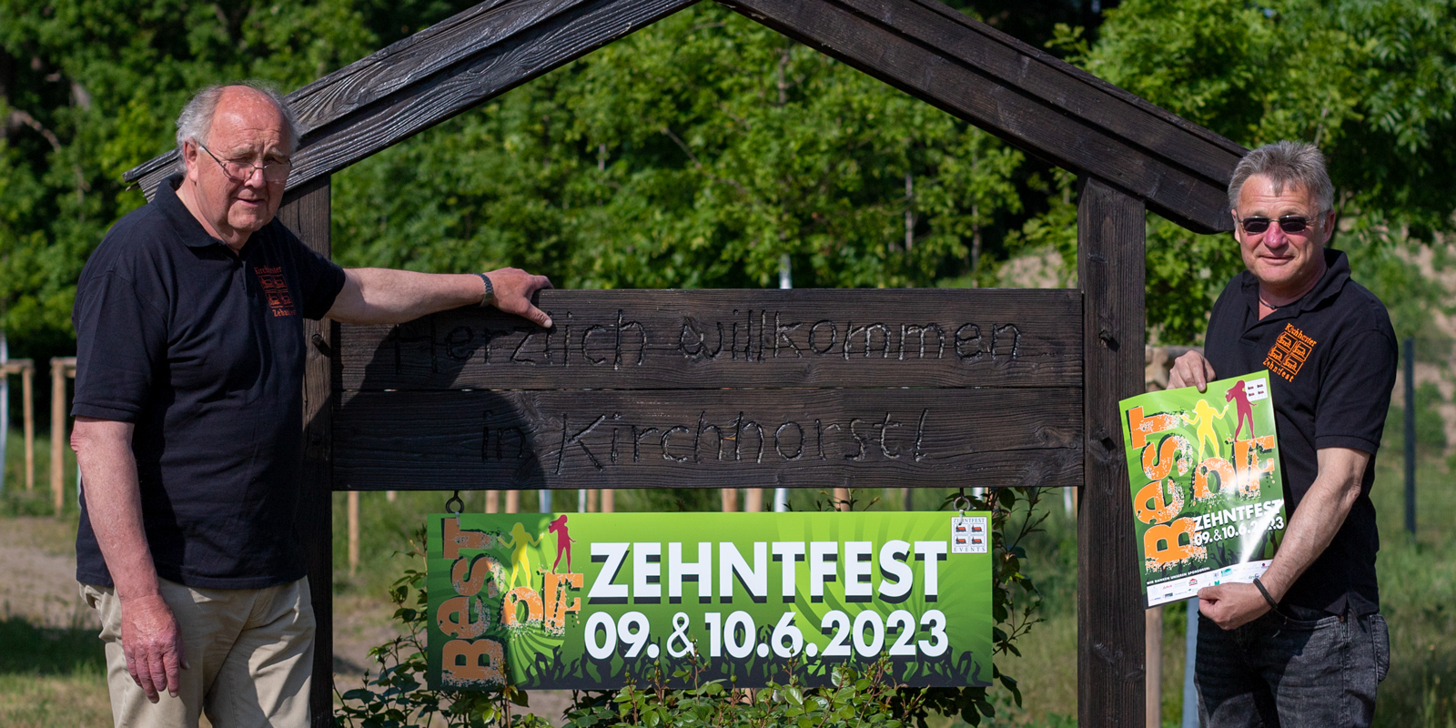An Kirchhorst’s Ortseingängen wird zum Zehntfest 2023 eingeladen.