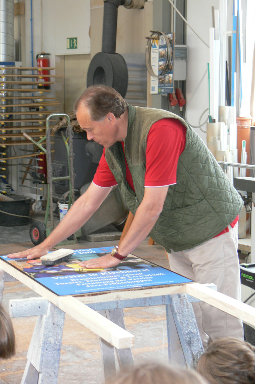 ZF 2009 PlakatAufsteller bauen-01.jpg