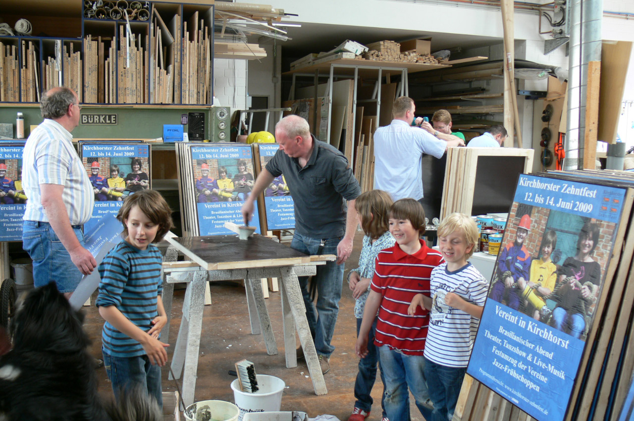 ZF 2009 PlakatAufsteller bauen-10.jpg