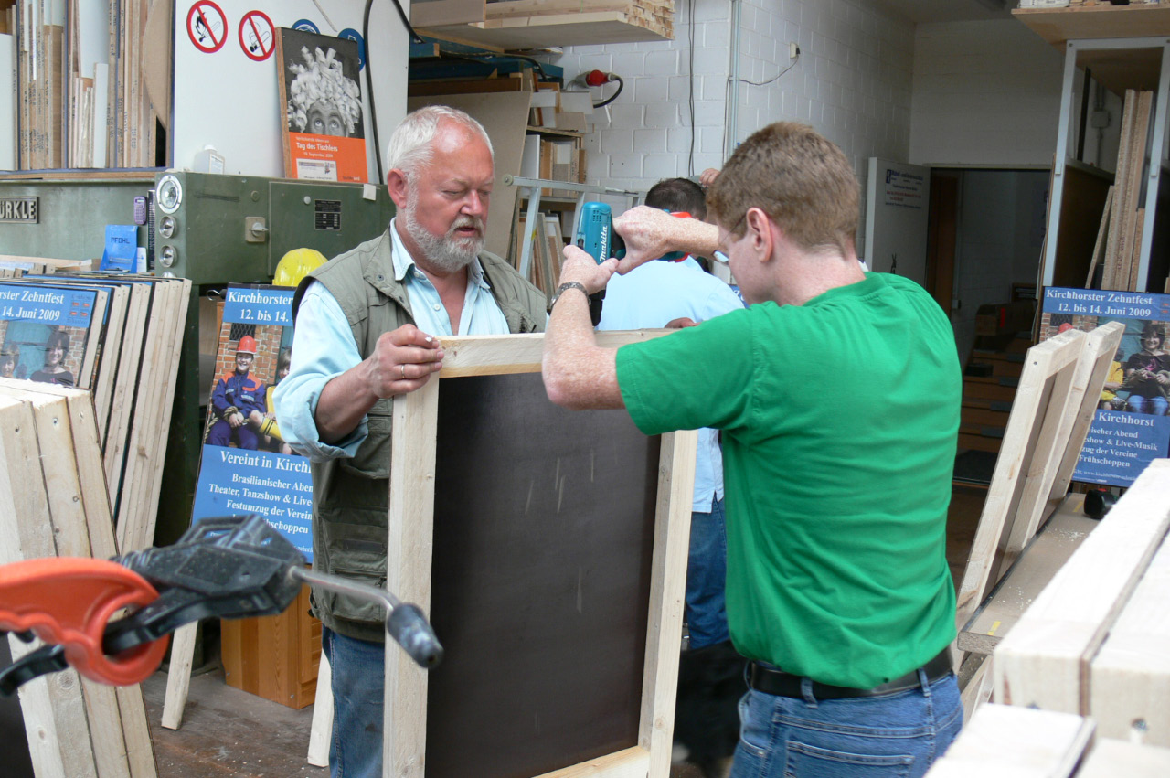 ZF 2009 PlakatAufsteller bauen-13.jpg