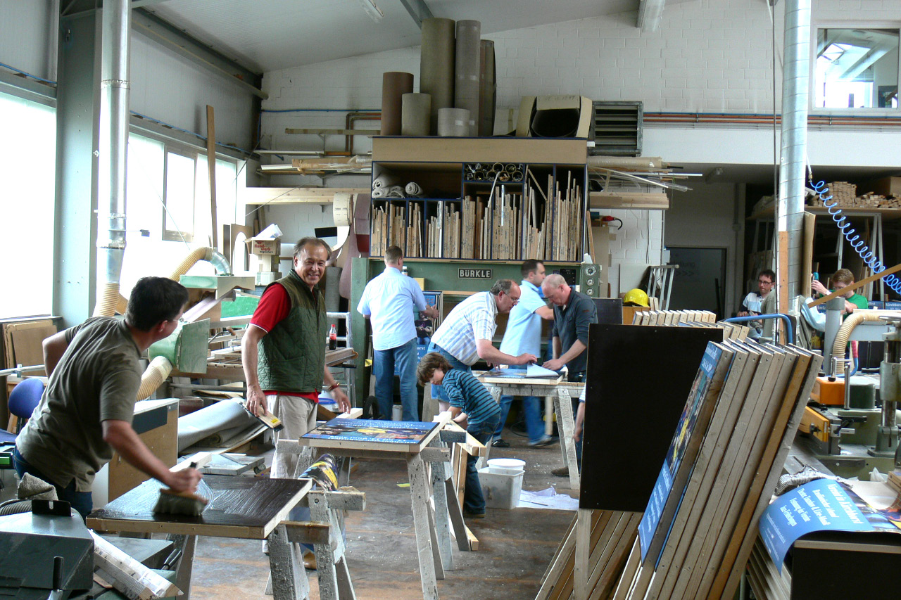 ZF 2009 PlakatAufsteller bauen-17.jpg