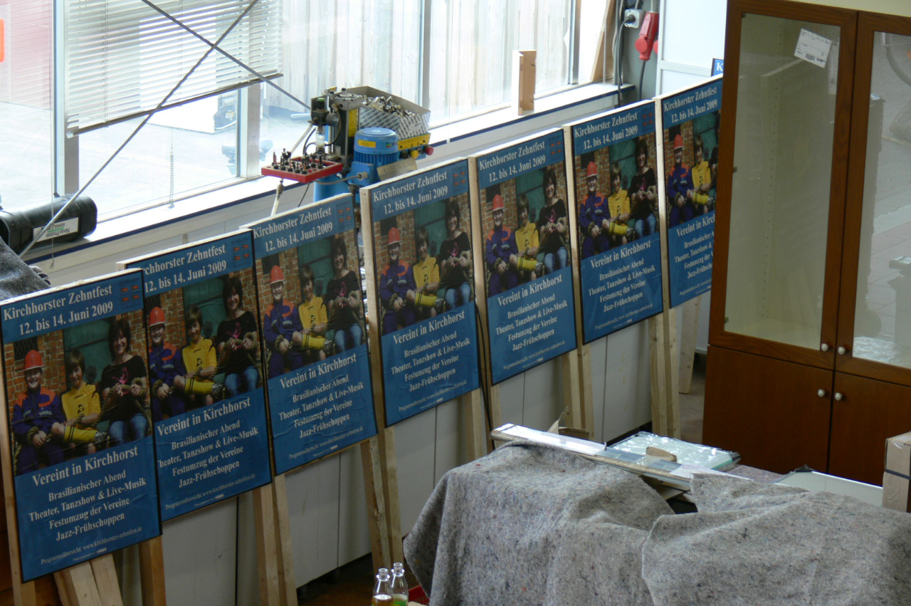 ZF 2009 PlakatAufsteller bauen-22.jpg