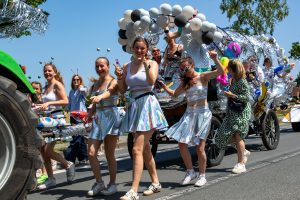 Laudatio zum Zehntfest 2025 – gehalten von einem dankbaren Beobachter mit leichtem Sonnenbrand